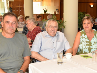 Rudolf Mühl (85) mit Sohn und Schwiegetochter.