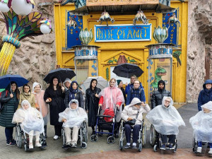 Gruppenfoto Bewohner:innen und Mitarbeiter:innen im Prater