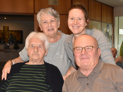 Theresia Kroboth (95) mit ihren Lieben