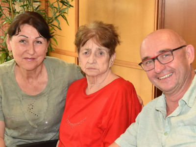 Trude Schmirl (84) mit Sohn und Schwiegertochter.
