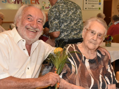 Stefanie Hanzl (96) mit Sohn.