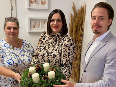 Astrid Eisenkopf, burgenländische Landeshauptmann-Stellvertreterin mit Monika Antl-Bartl, Stv. Geschäftsführerin der ÖJAB (links) und Thomas Angster, Leiter des Bereichs "Studierende & Jugend" in der ÖJAB. Foto: Büro Astrid Eisenkopf